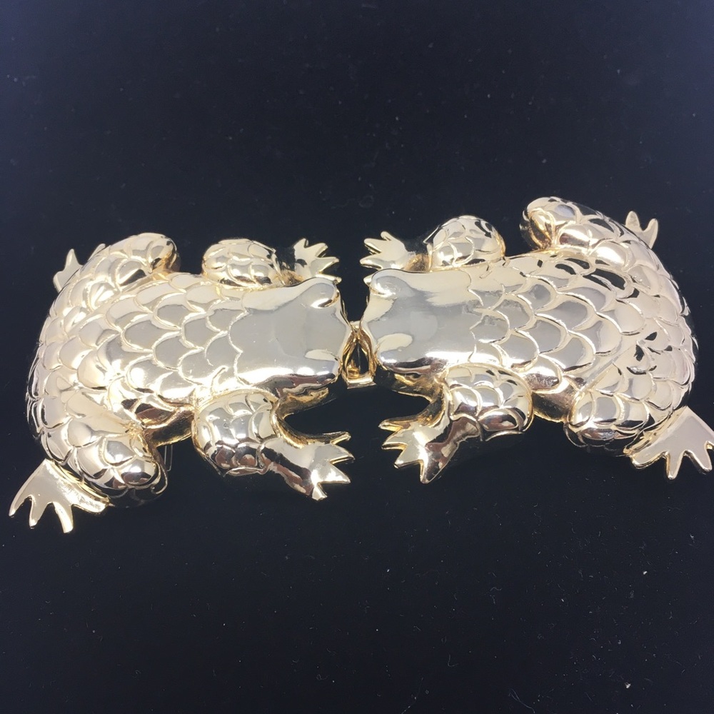 3/$35 Belt buckle shaped as frogs